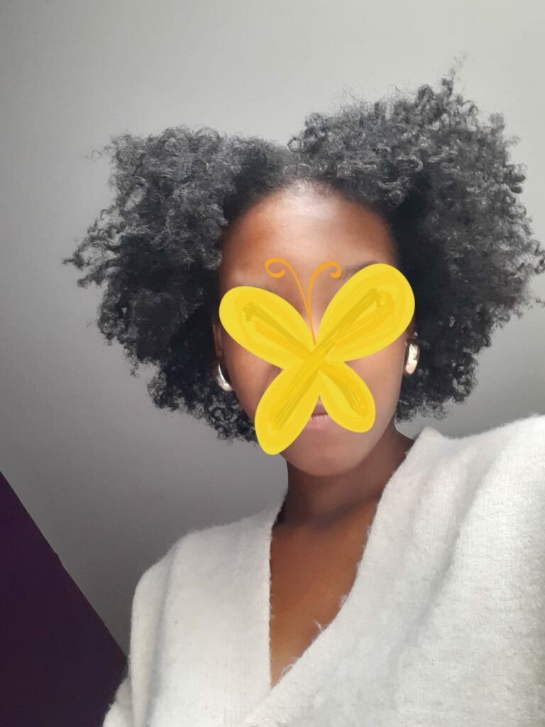 Photo d'Emeline après son coaching capillaire