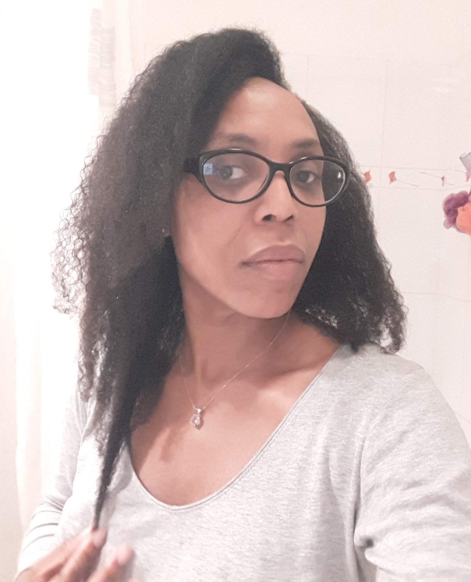 octobre 2018, mes cheveux naturels étirés au sèche-cheveux (blow-out)